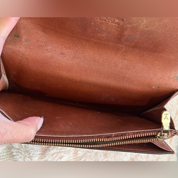 Authentic LOUIS VUITTON Sarah wallet in Monogram canvas - Picture 7 of 16